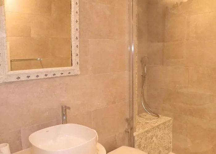 Palais De La 233 * سانت ماكسيم