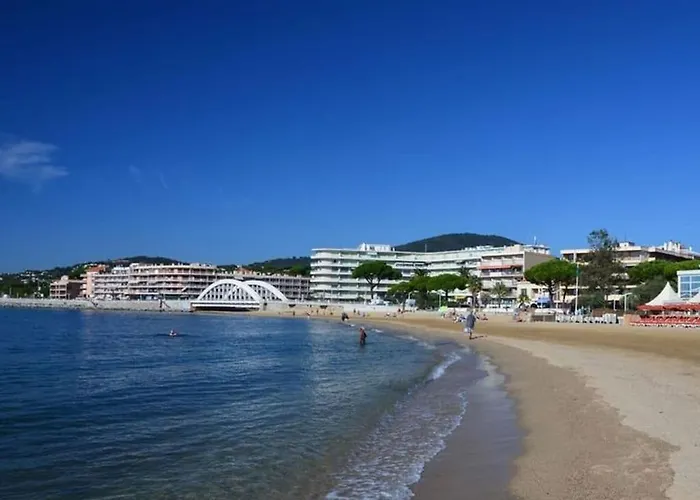 Palais De La 233 * سانت ماكسيم